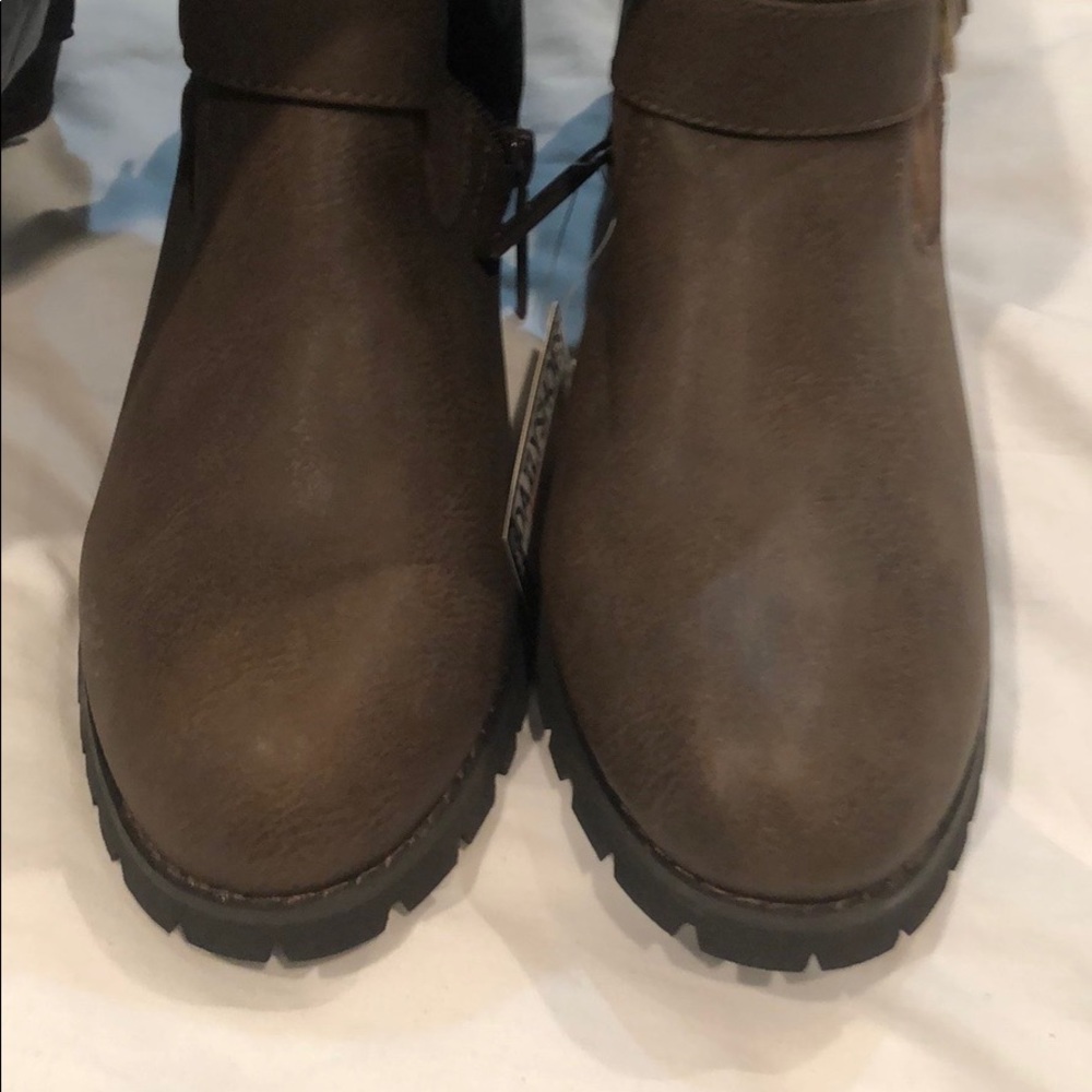 Boots - Picture 3 of 4